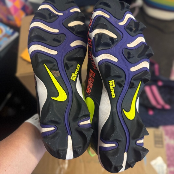 Vapor Edge Cleats - Soccer and Baseball - Nike Size 6 Youth - Picture 5 of 5